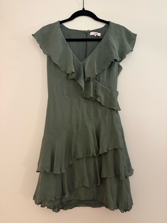 Parker Dresses & Skirts - Parker Ruffled V-Neck Tiered Dress
